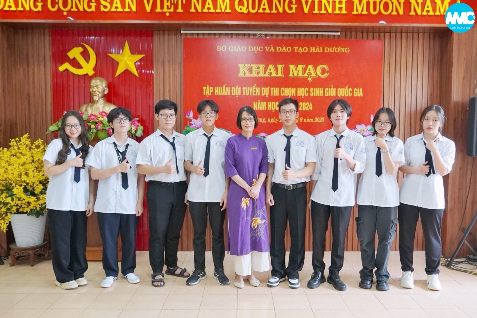 Nhấn để phóng to